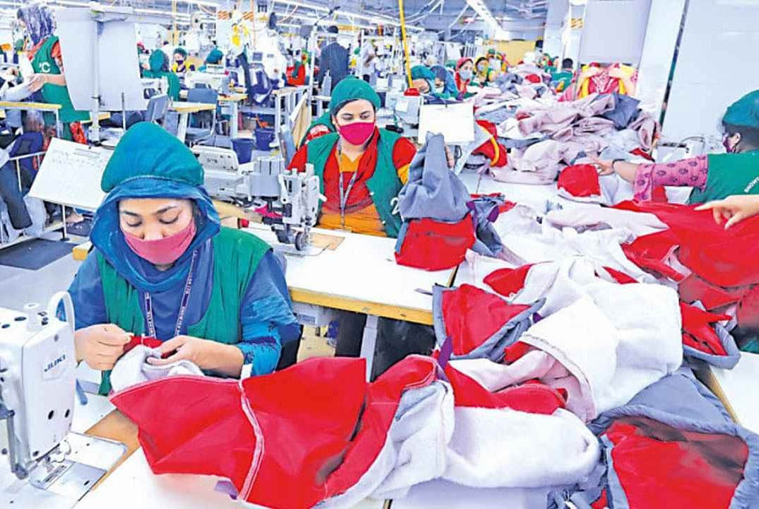 সংকট বাড়ছেই পোশাক খাতে