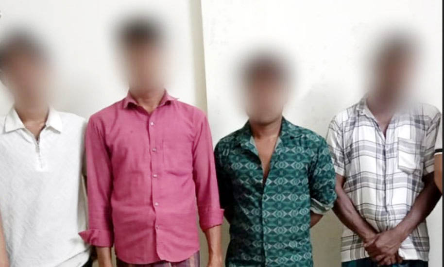 কদমতলী বাস টার্মিনালে ডিবির জা লে ৪ জু য়া ড়ি