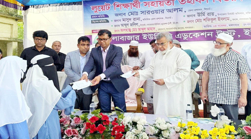 জ্ঞান অর্জন করে শিক্ষার্থীদের প্রকৃত মানুষ হিসেবে গড়ে উঠতে হবে: জেলা প্রশাসক