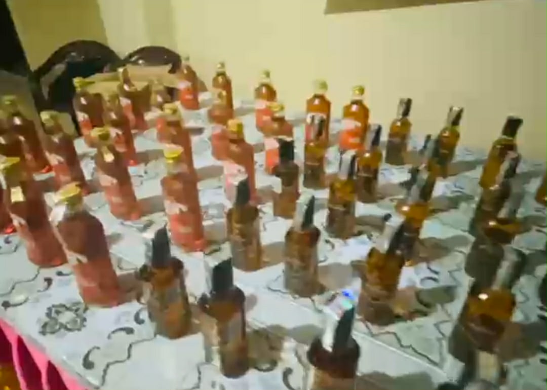 দোয়ারাবাজারে ৬৩ বোতল বিদেশি ম দ উ দ্ধা র