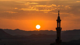 আল্লাহর ভালোবাসা লাভের ১০ আমল