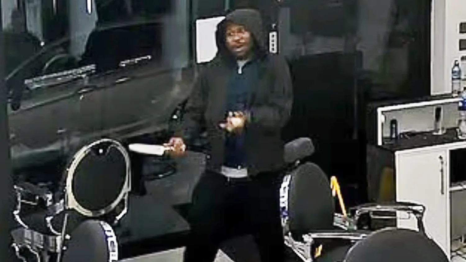 হান্টিংডন ট্রেনে ছুরিকাঘাতের সাথে সম্পর্কিত অন্যান্য ছুরির ঘটনা তদন্ত করা হচ্ছে